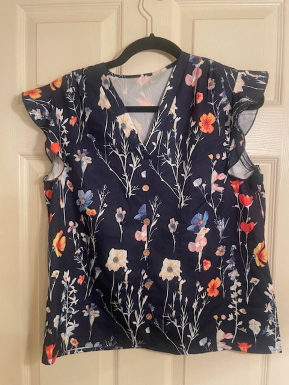 Emery Rose Navy Floral Flutter-Sleeve Blouse — Medium